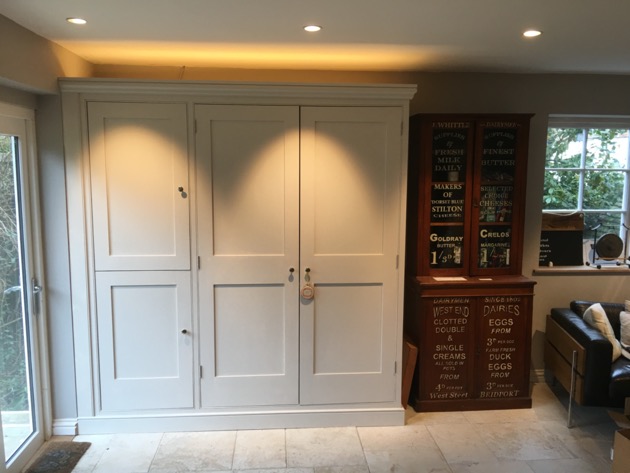 Larder unit with integrated fridge freezer